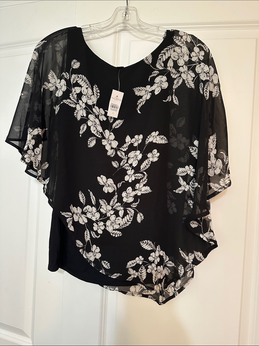NWT sz L Ann Taylor black & white floral chiffon blouse  with batwing sleeves.
